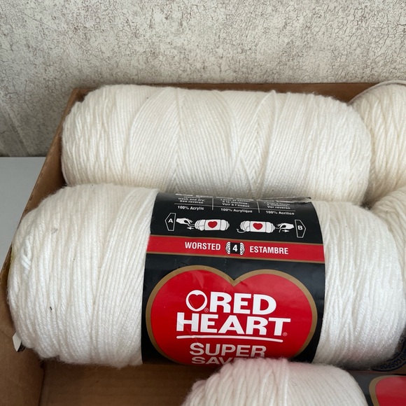 Red Heart Bundle Super Saver Yarn in White 5 skeins - Picture 4 of 7